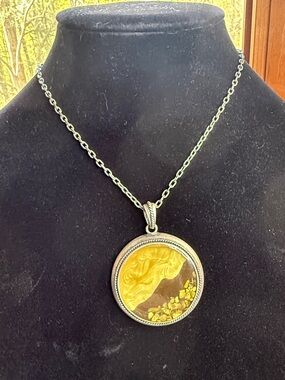 *Kenneth Cole KC Necklace Vintage Gold Tone Resin Stone Gold Flake Hammered